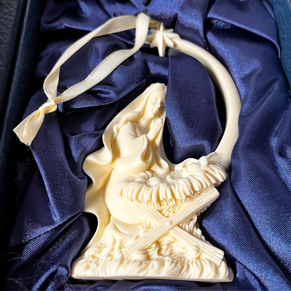 NEW 2001 Roman Inc Millennium Collection Sent From Above Ornament Figurine